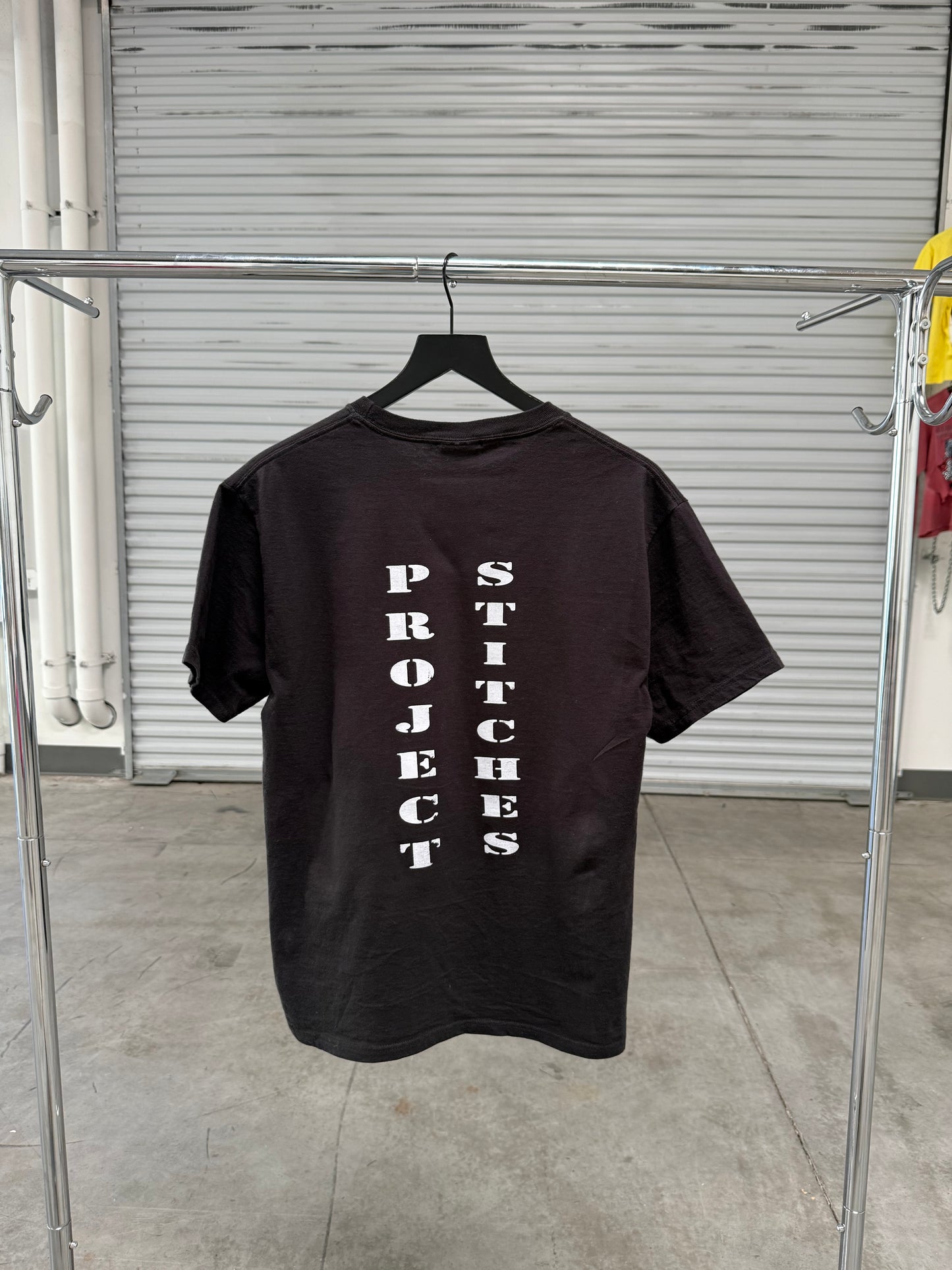 Peeker Tee
