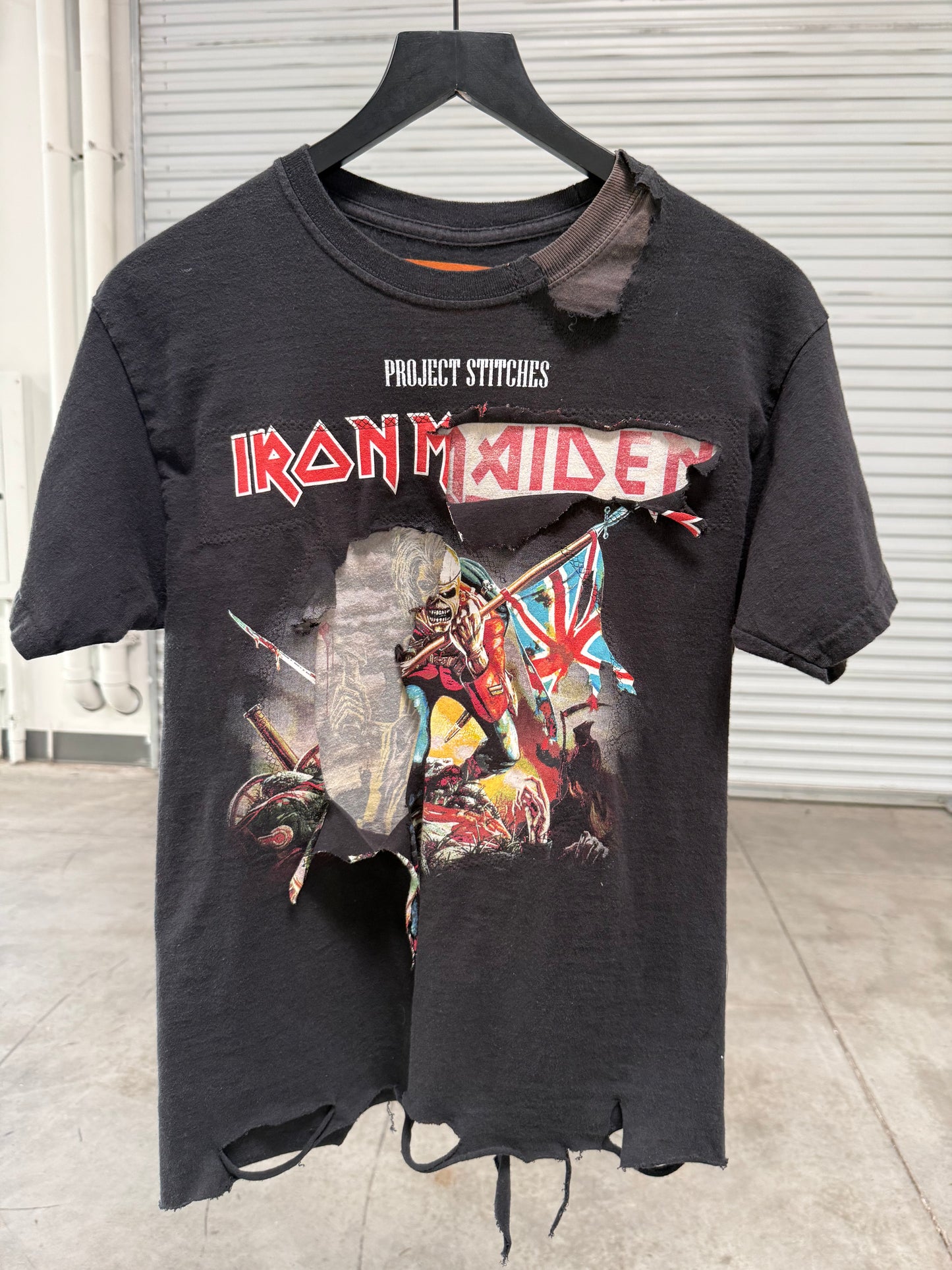 Peeker Tee