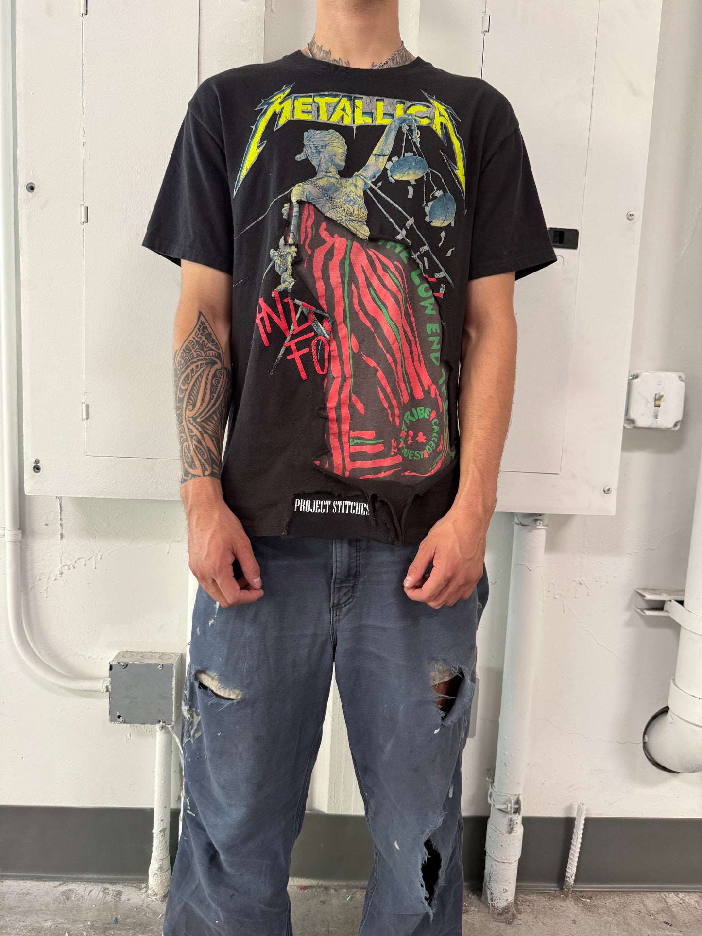 Peeker Tee