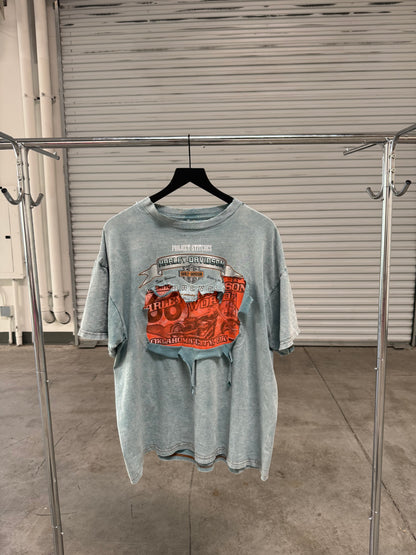 Peeker Tee