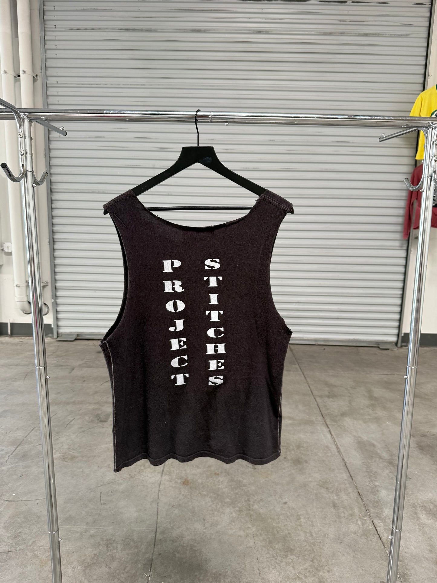 Peeker Tee