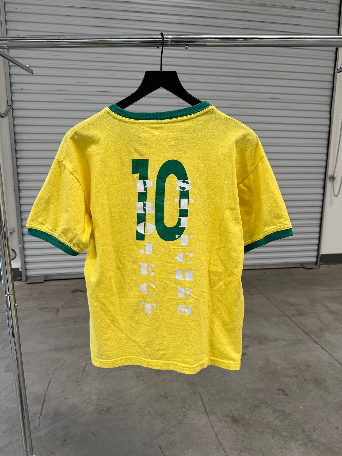 Peeker Tee