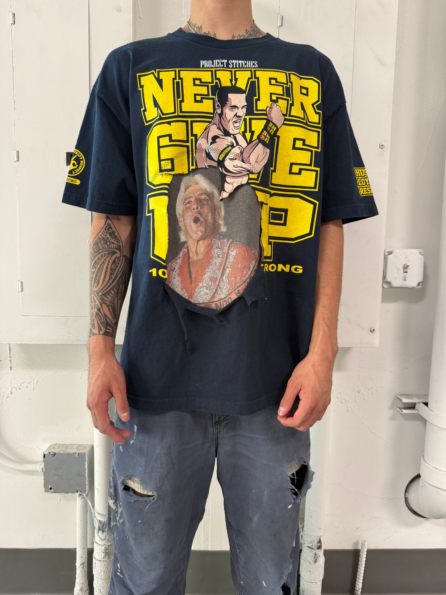 Peeker Tee