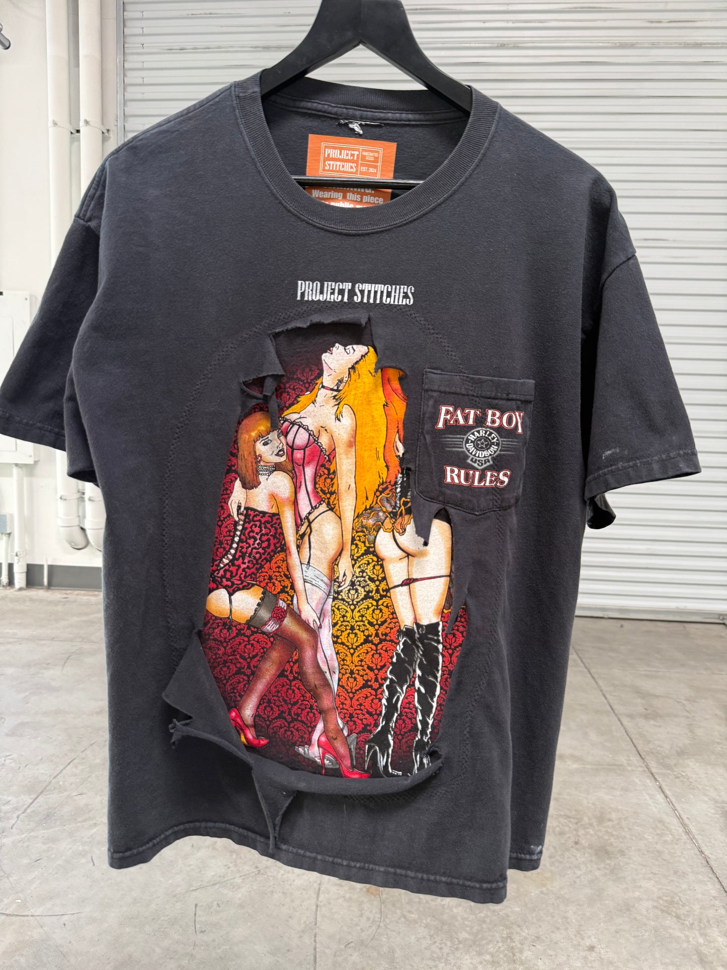 Peeker Tee