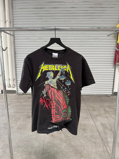 Peeker Tee