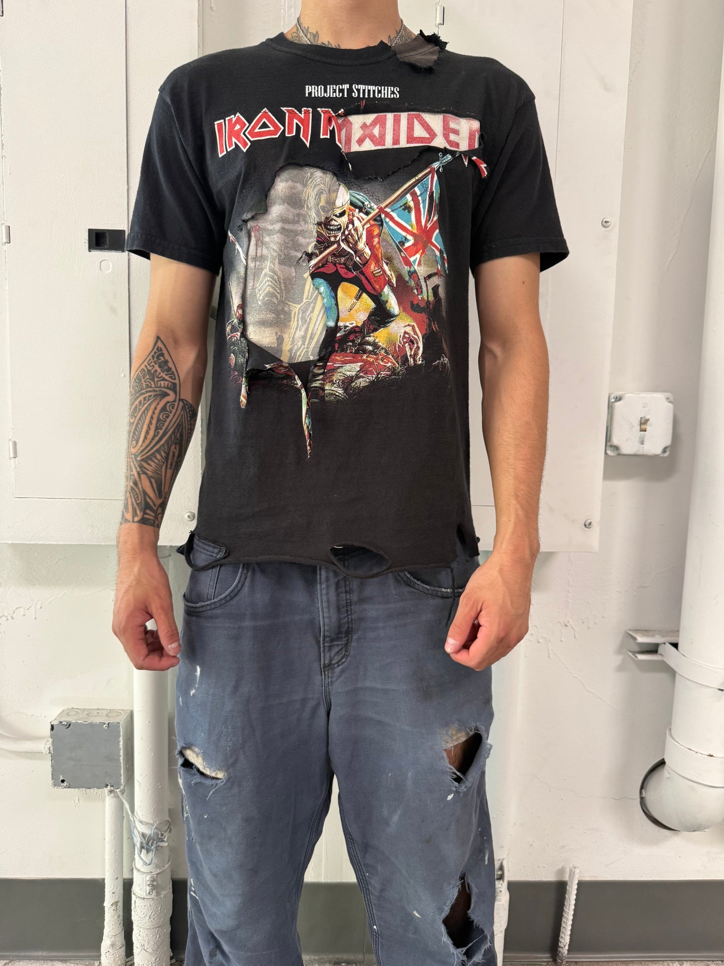Peeker Tee